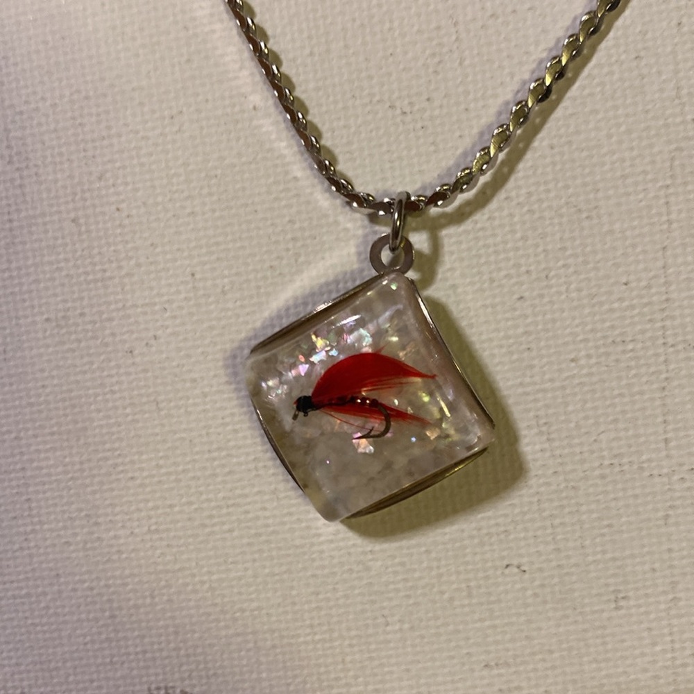 Rare signed Japan necklace with fishing lore pendant on silver tone chain - Picture 6 of 7